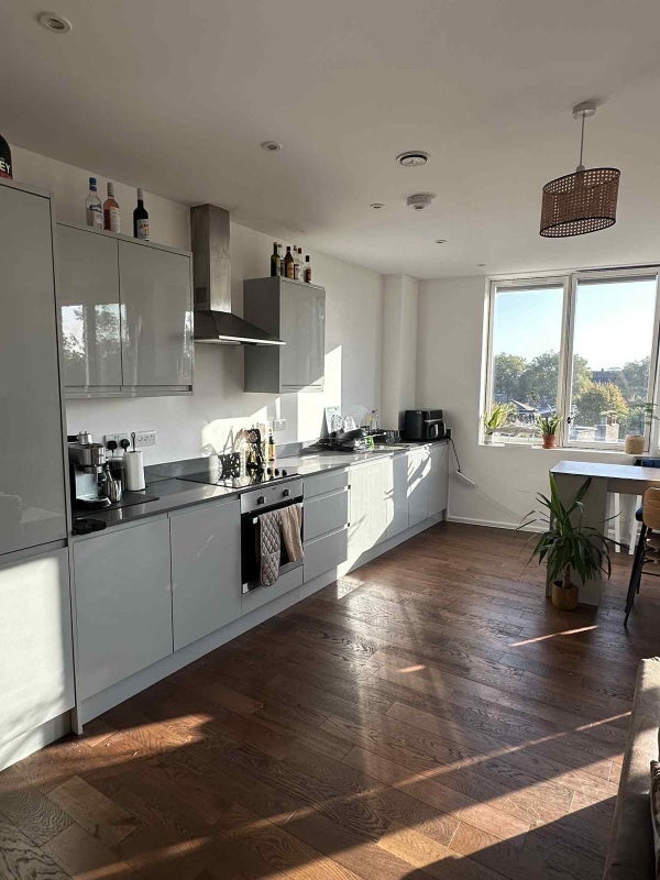 Room Gransden Avenue in Greater London