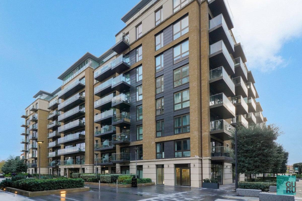 Flat Regatta Lane in Greater London