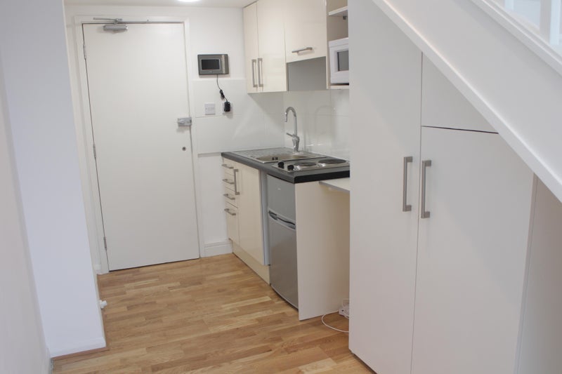 Flat Blythe Road in Greater London