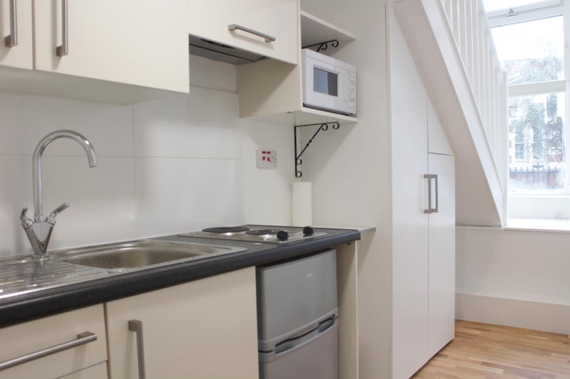 Flat Blythe Road in Greater London