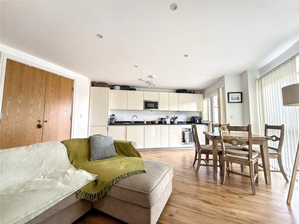 Flat Arthur Road in Greater London
