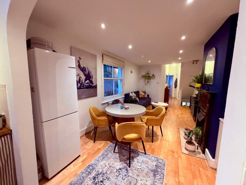Room Kenwyn Road in Greater London