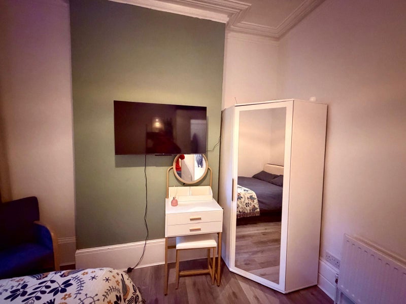 Room Kenwyn Road in Greater London