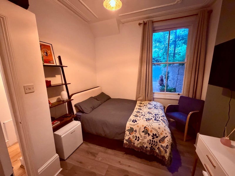 Room Kenwyn Road in Greater London