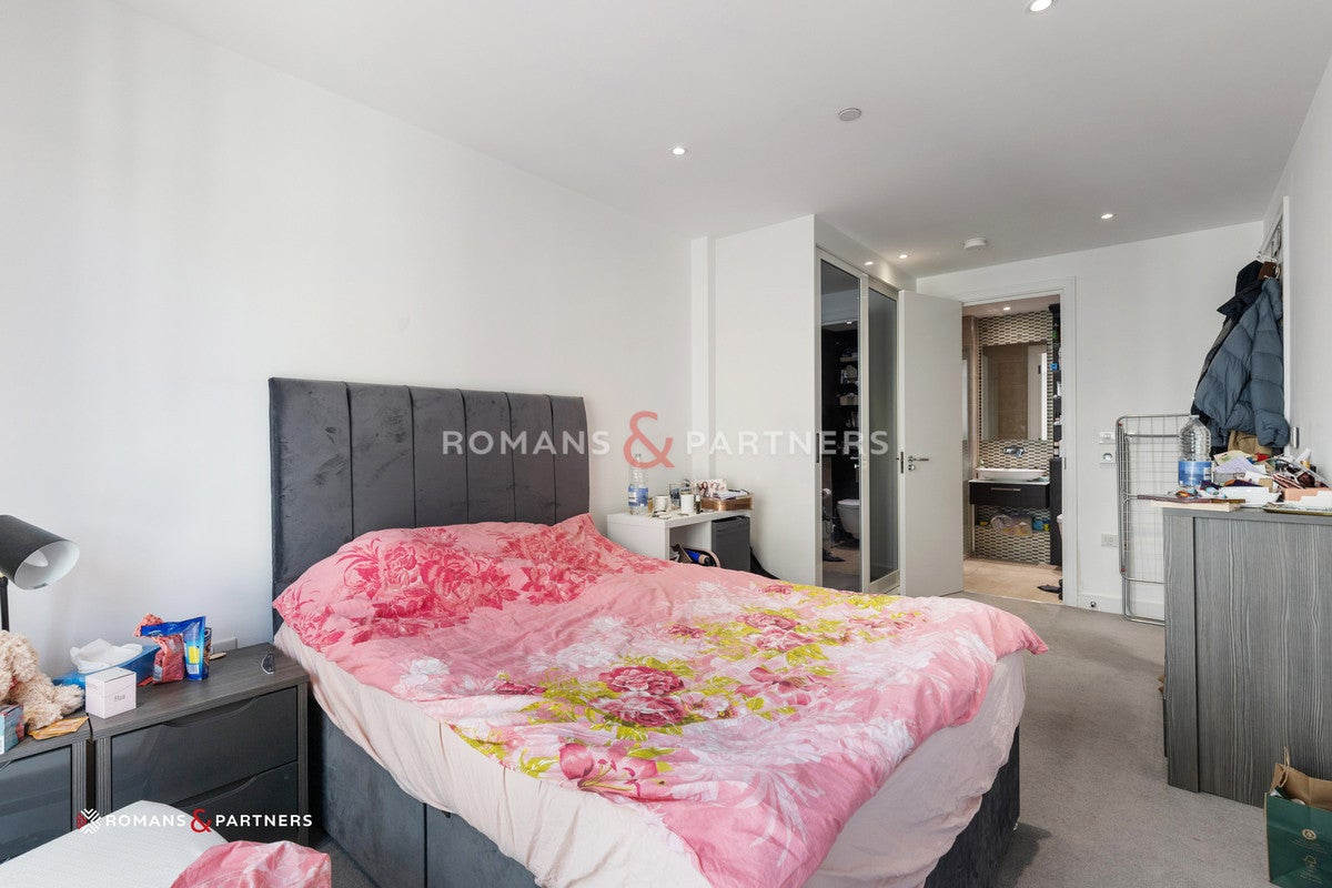 Flat Limeharbour in Greater London