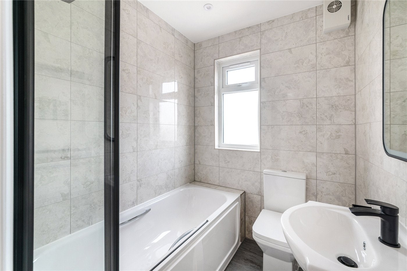 Flat Hazelwood Avenue in Greater London