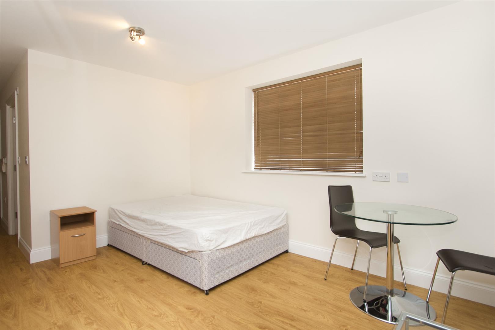 Flat Bunn's Lane in Greater London