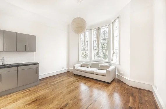 Flat Cavendish Road in Greater London