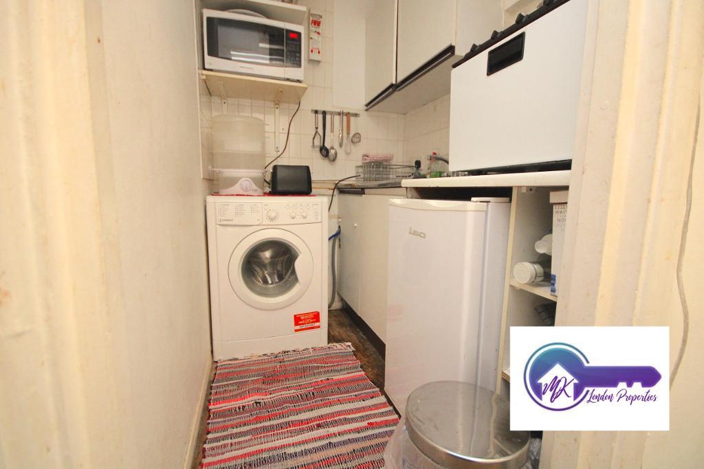 Flat Kensington Gardens Square in City of Westminster