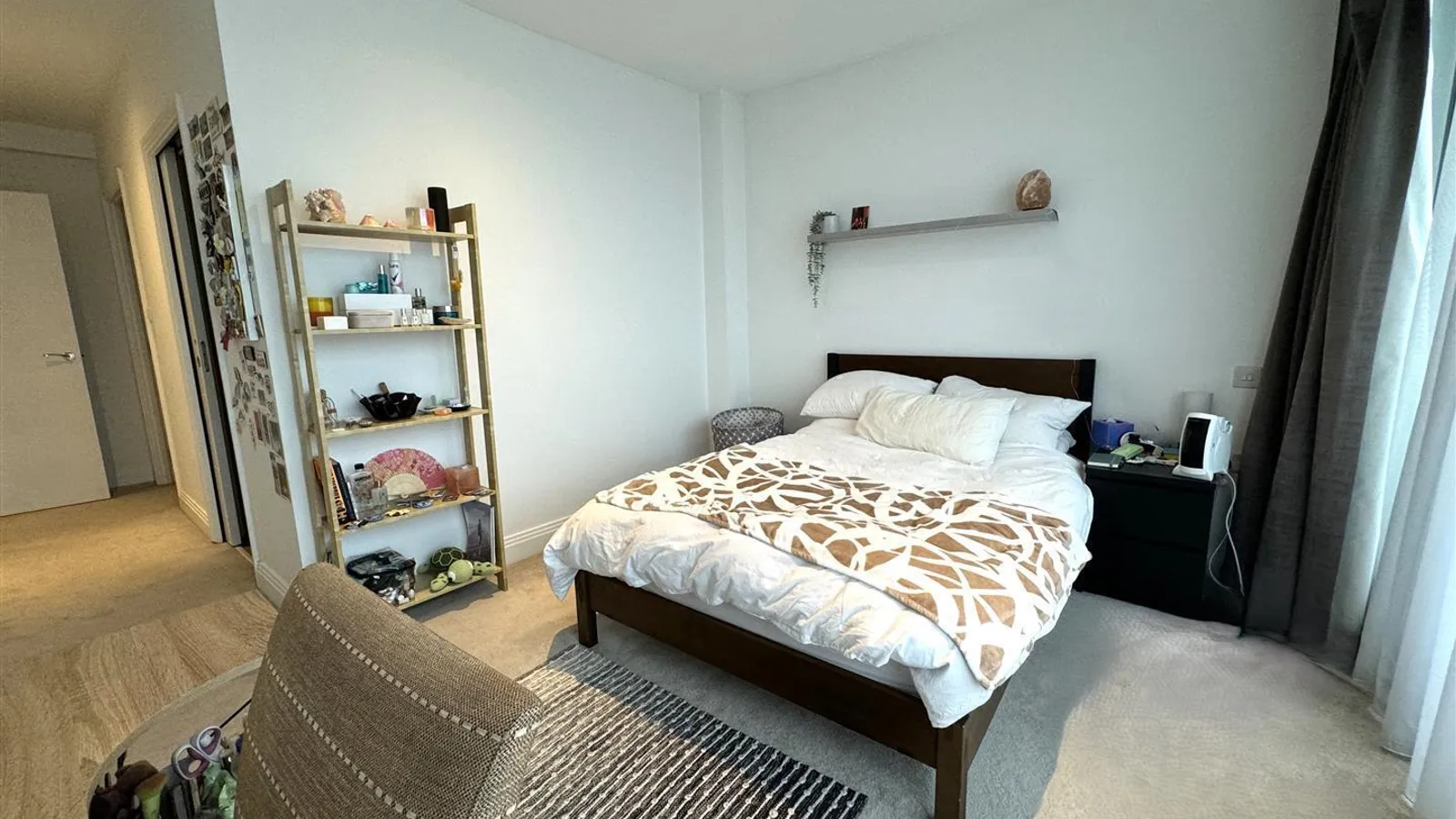Flat Packetboat Lane in Greater London