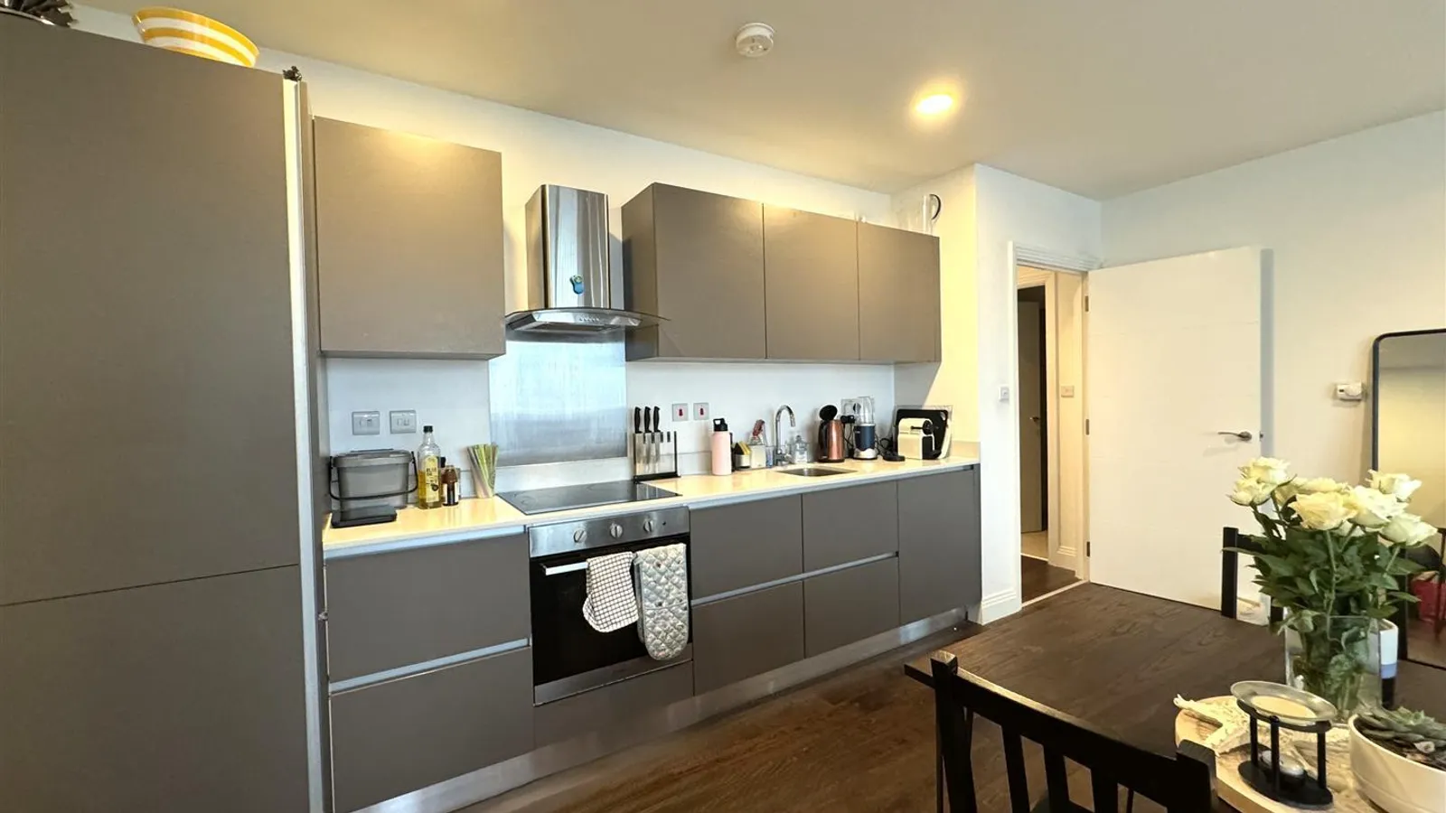Flat Packetboat Lane in Greater London