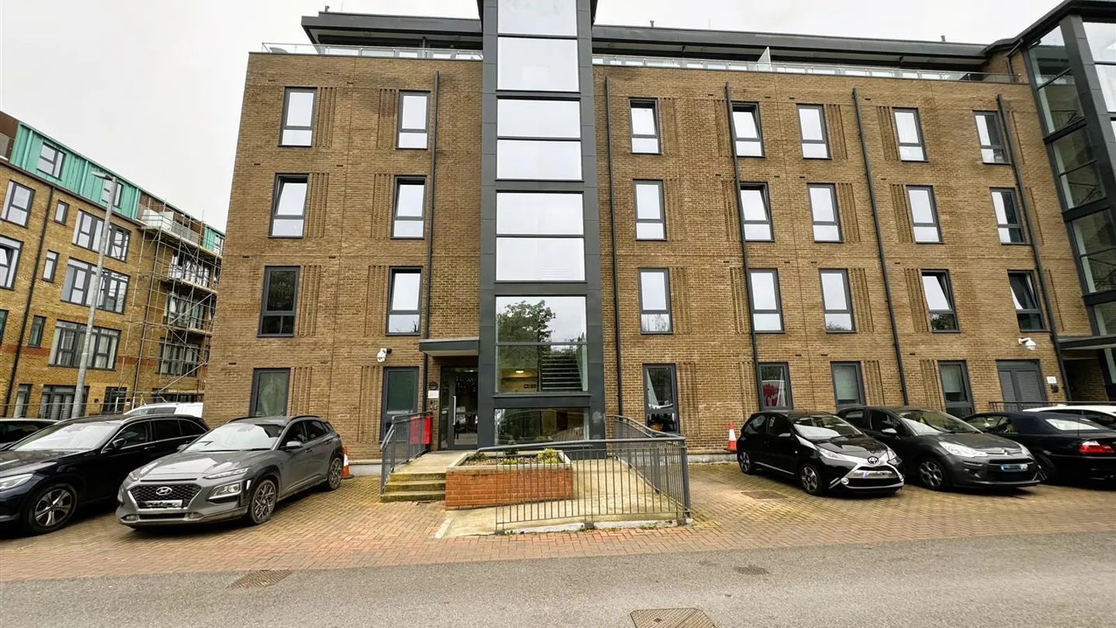 Flat Packetboat Lane in Greater London