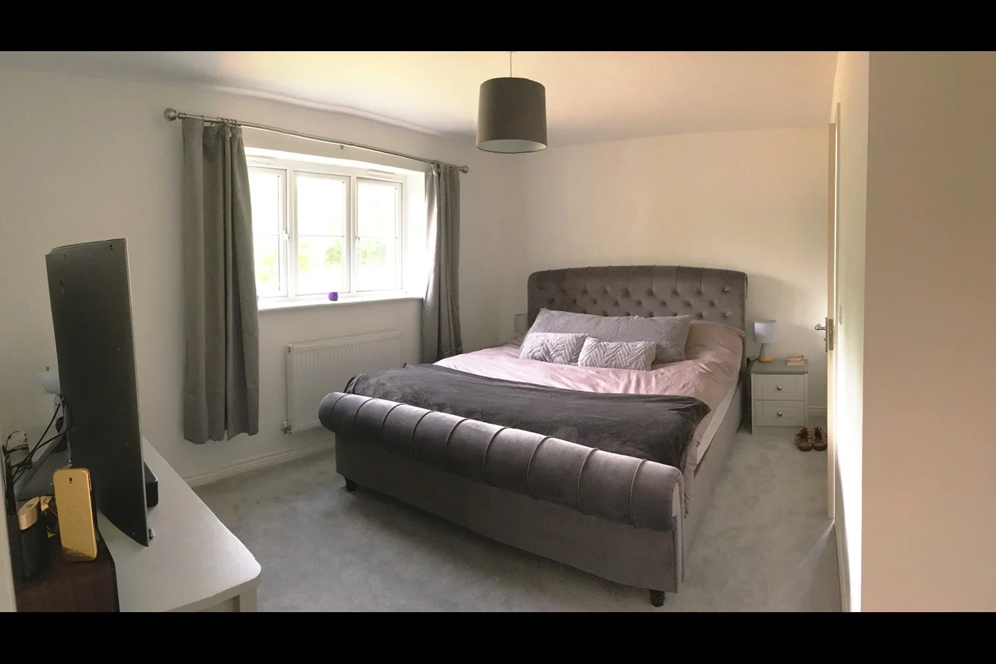 Flat Doresa Close in Borough of Runnymede