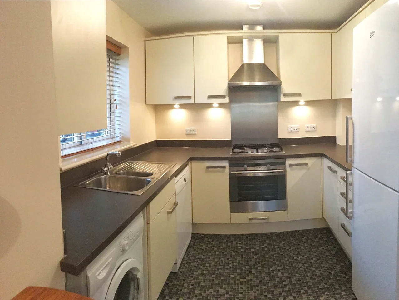 Flat Doresa Close in Borough of Runnymede