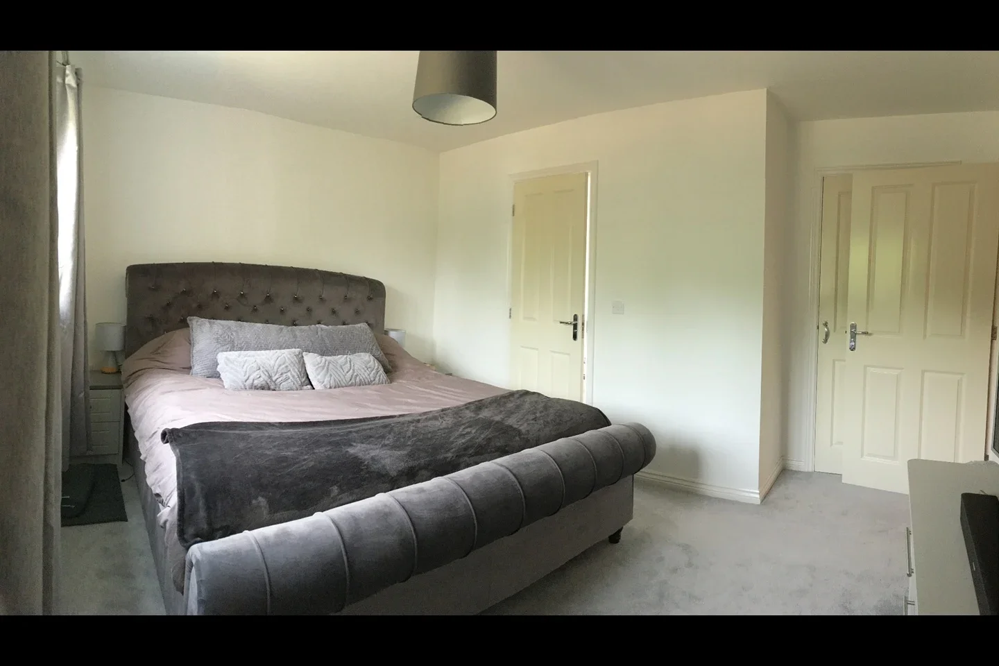 Flat Doresa Close in Borough of Runnymede