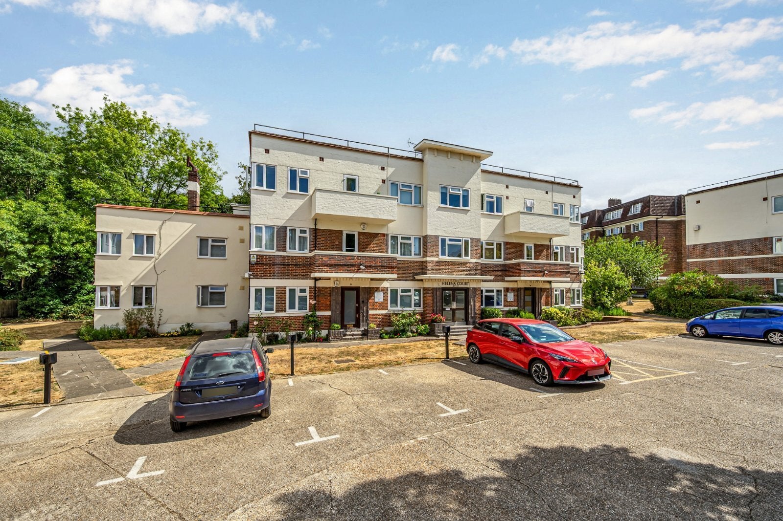 Flat Eaton Rise in Greater London