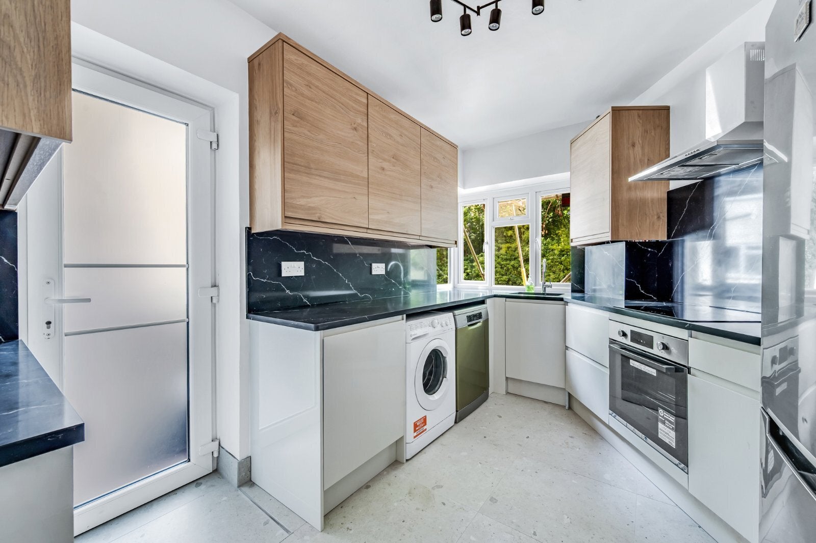 Flat Eaton Rise in Greater London