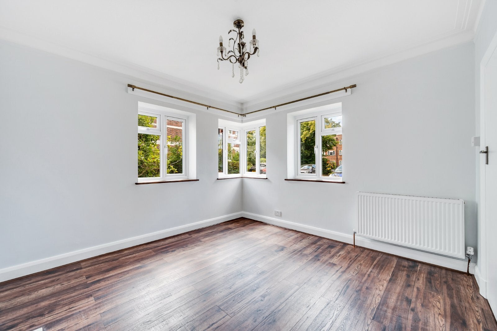 Flat Eaton Rise in Greater London