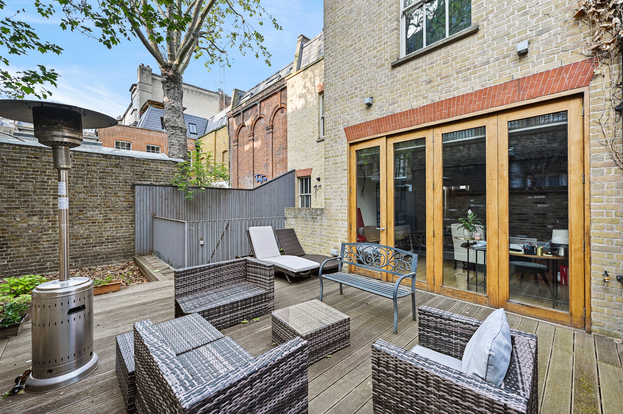 House Wigmore Place in City of Westminster
