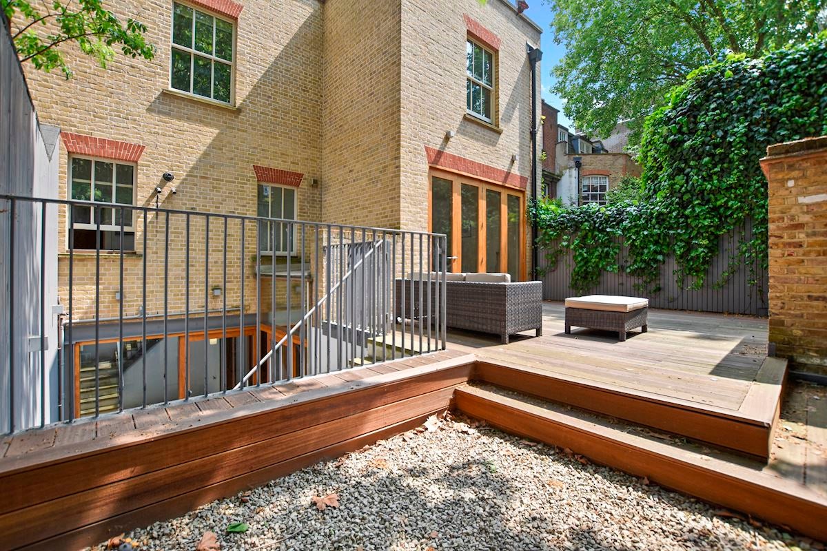 House Wigmore Place in City of Westminster