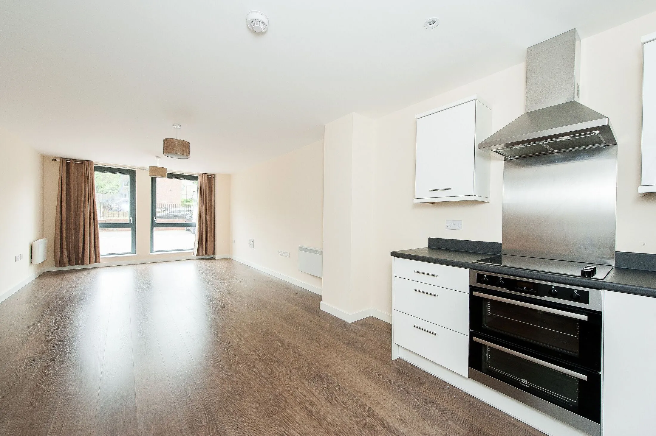 Flat Northolt Road in Greater London