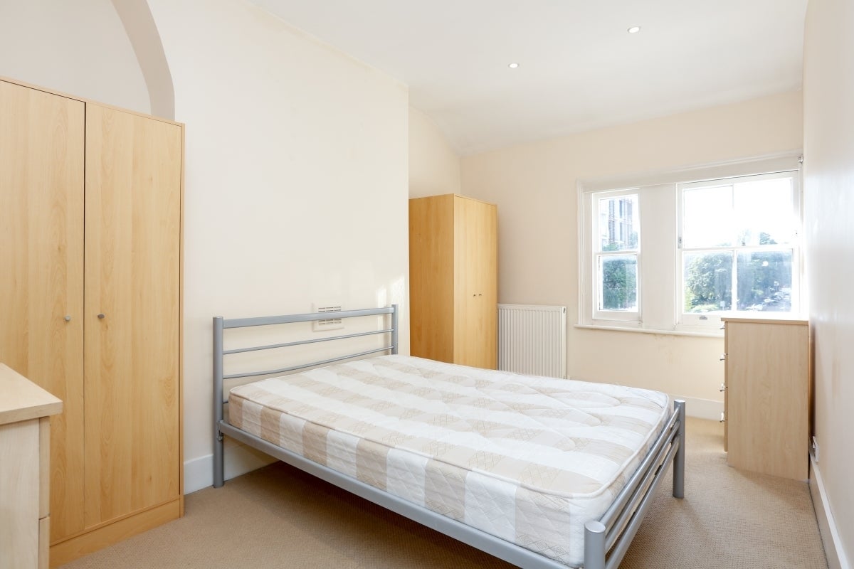 Flat Upper Richmond Road in Greater London