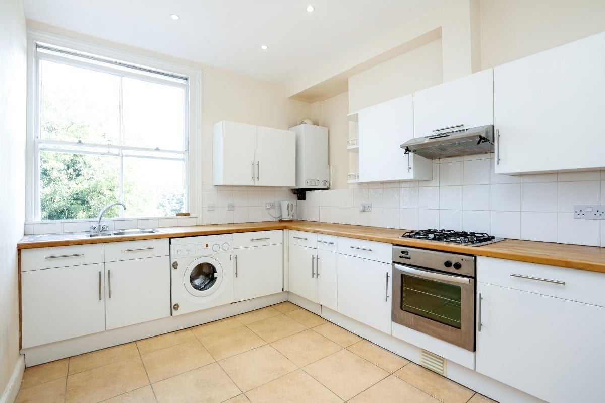 Flat Upper Richmond Road in Greater London