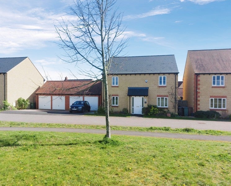 House Chambrai Close in Appleford-On-Thames