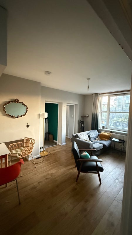 Flat Parmiter Street in Greater London