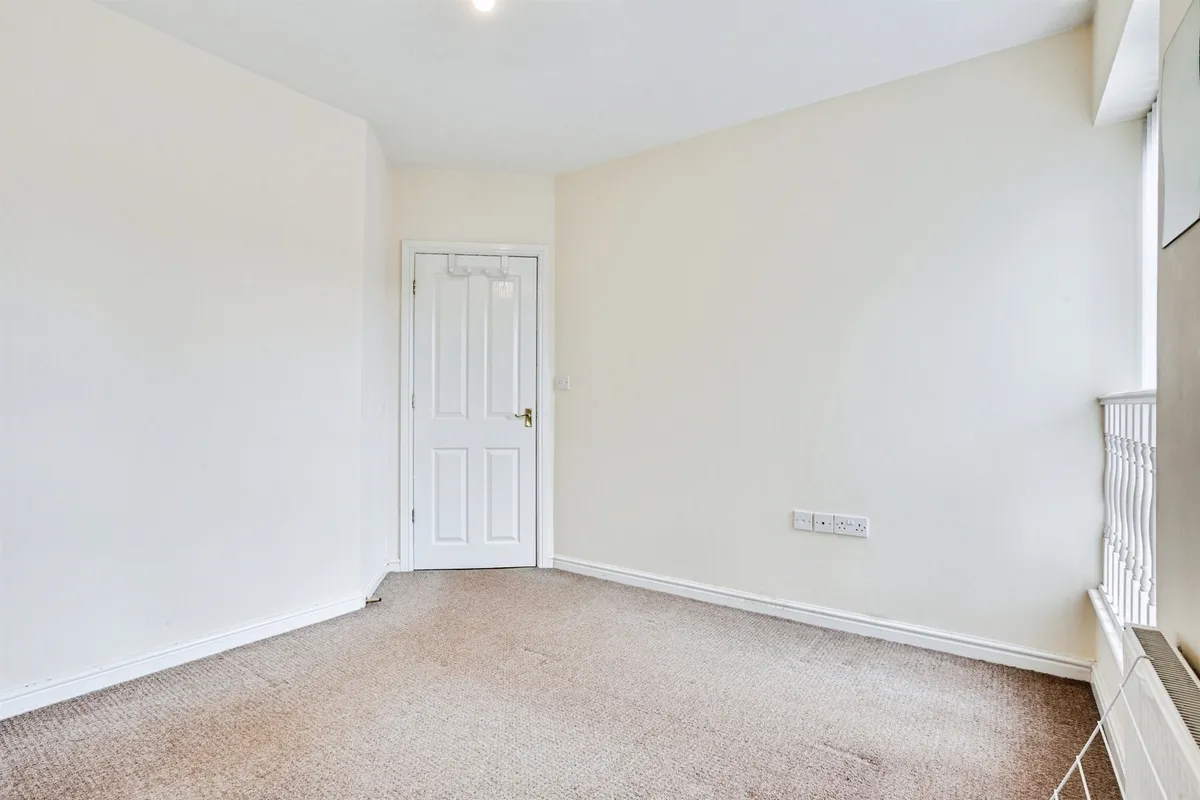 Flat Crofters Court in Wakefield