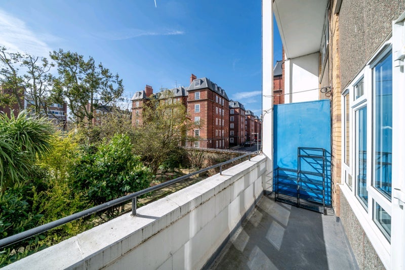 Flat Lisgar Terrace in Greater London