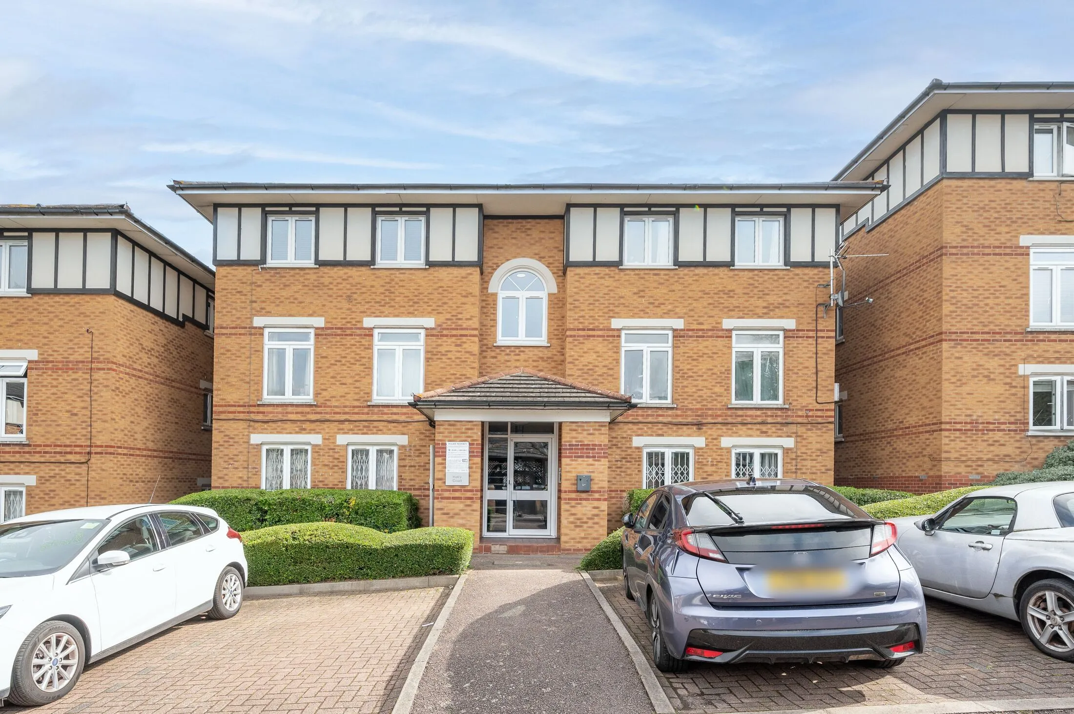 Flat Wenlock Gardens in Greater London