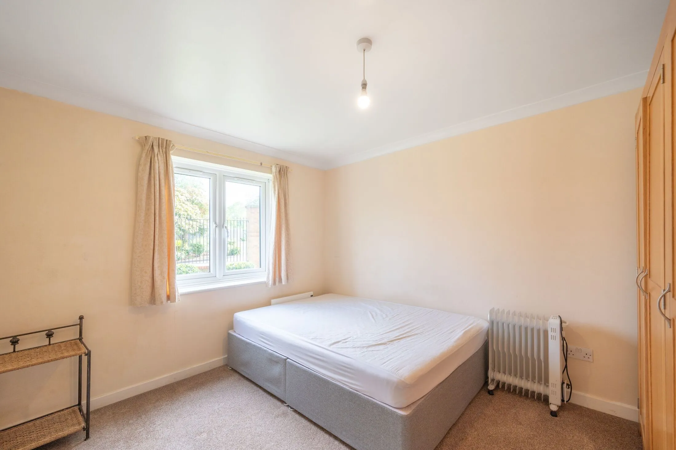 Flat Wenlock Gardens in Greater London
