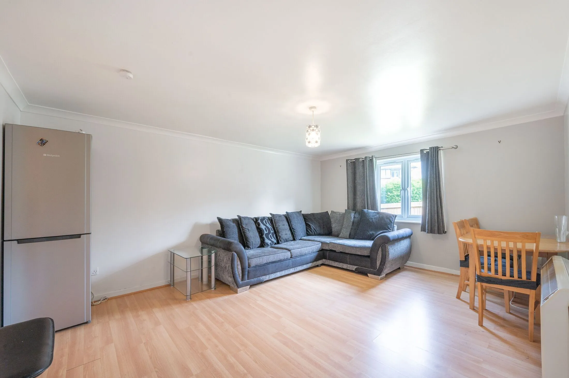 Flat Wenlock Gardens in Greater London