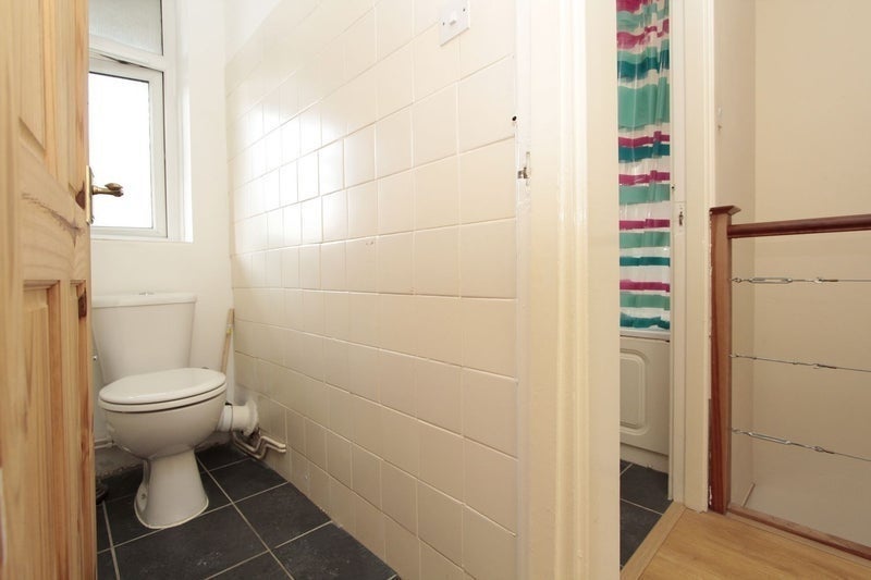 Room Hind Grove in Greater London