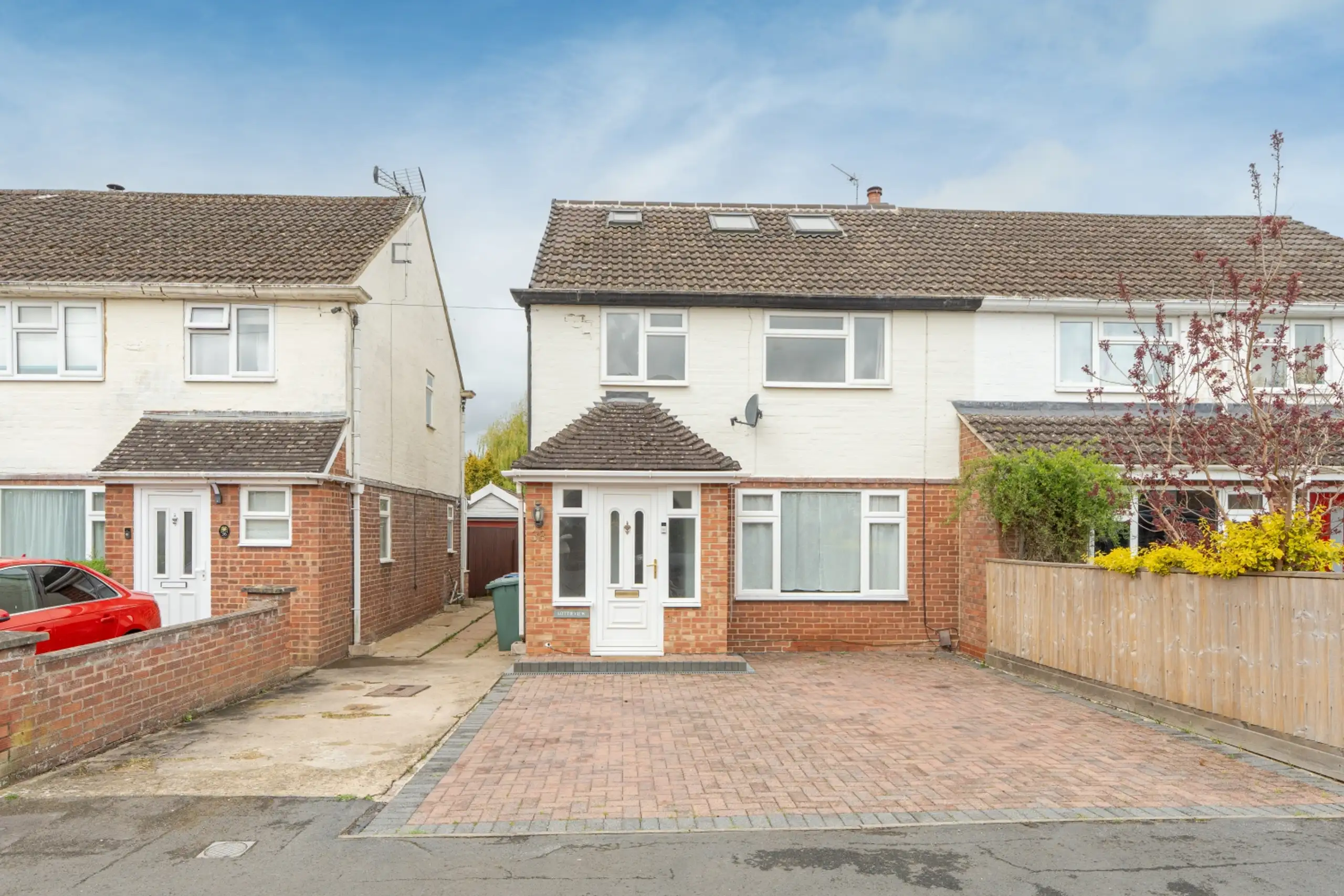 House Laburnum Crescent in Cherwell District