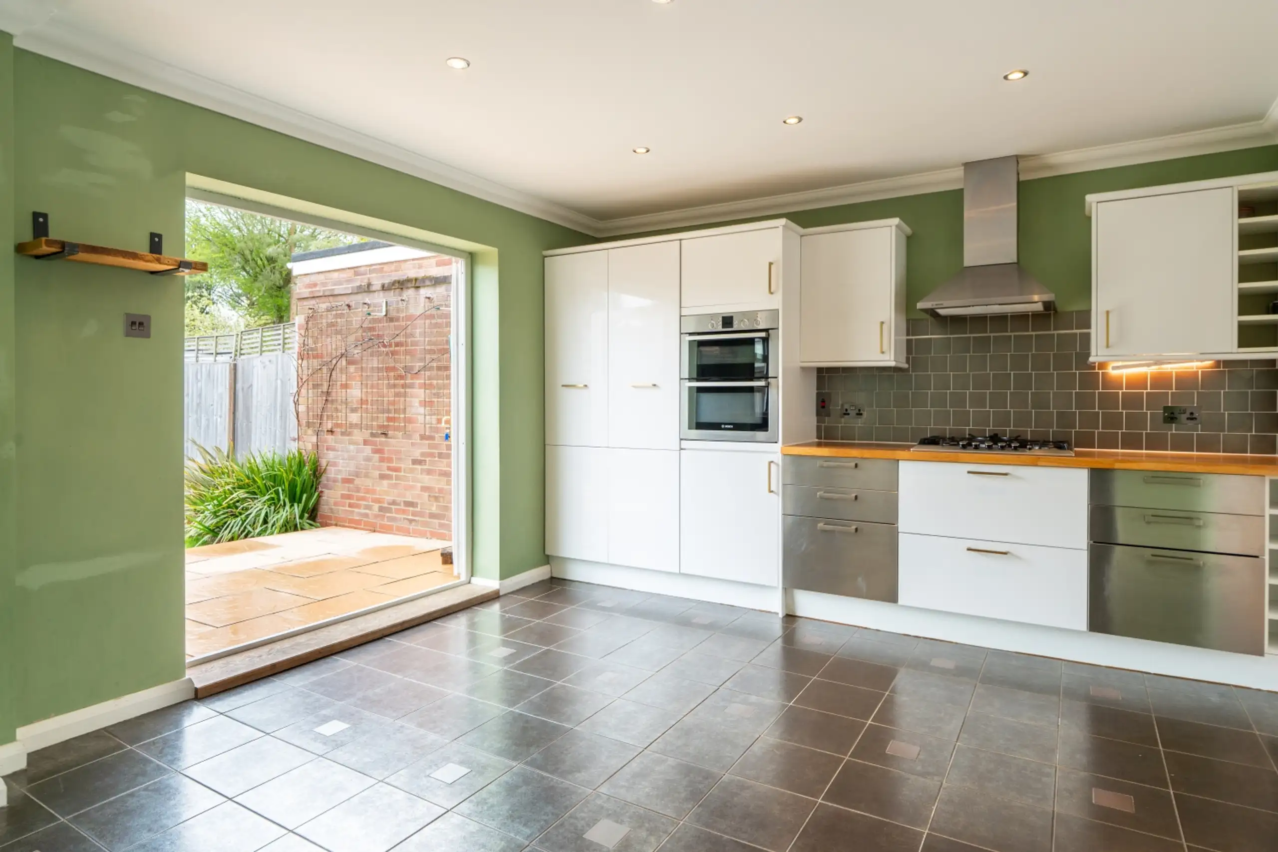 House Laburnum Crescent in Cherwell District