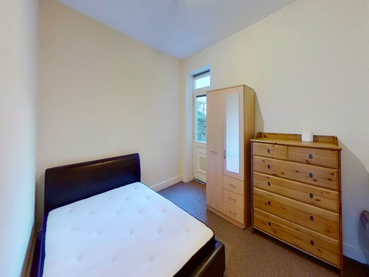 Flat Llanbleddian Gardens in Cardiff