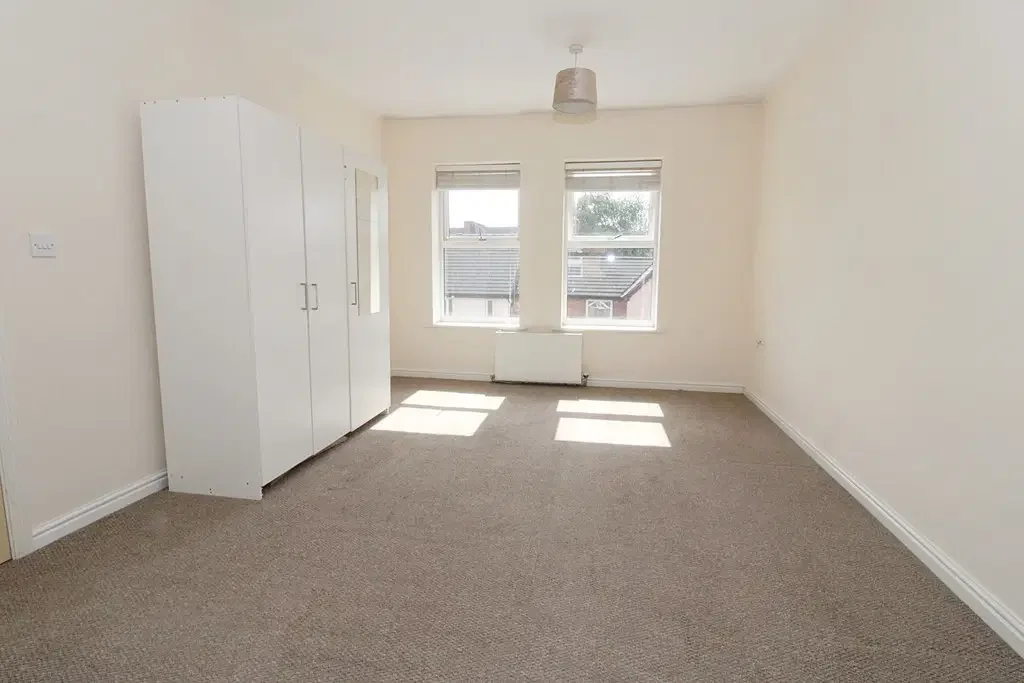 Flat Little Pennington Street in Rugby