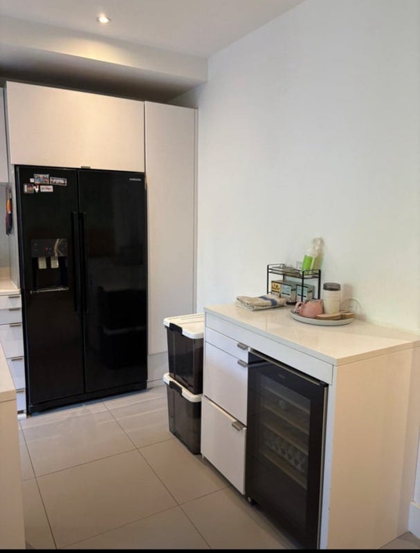 Room Sutton Place in Greater London