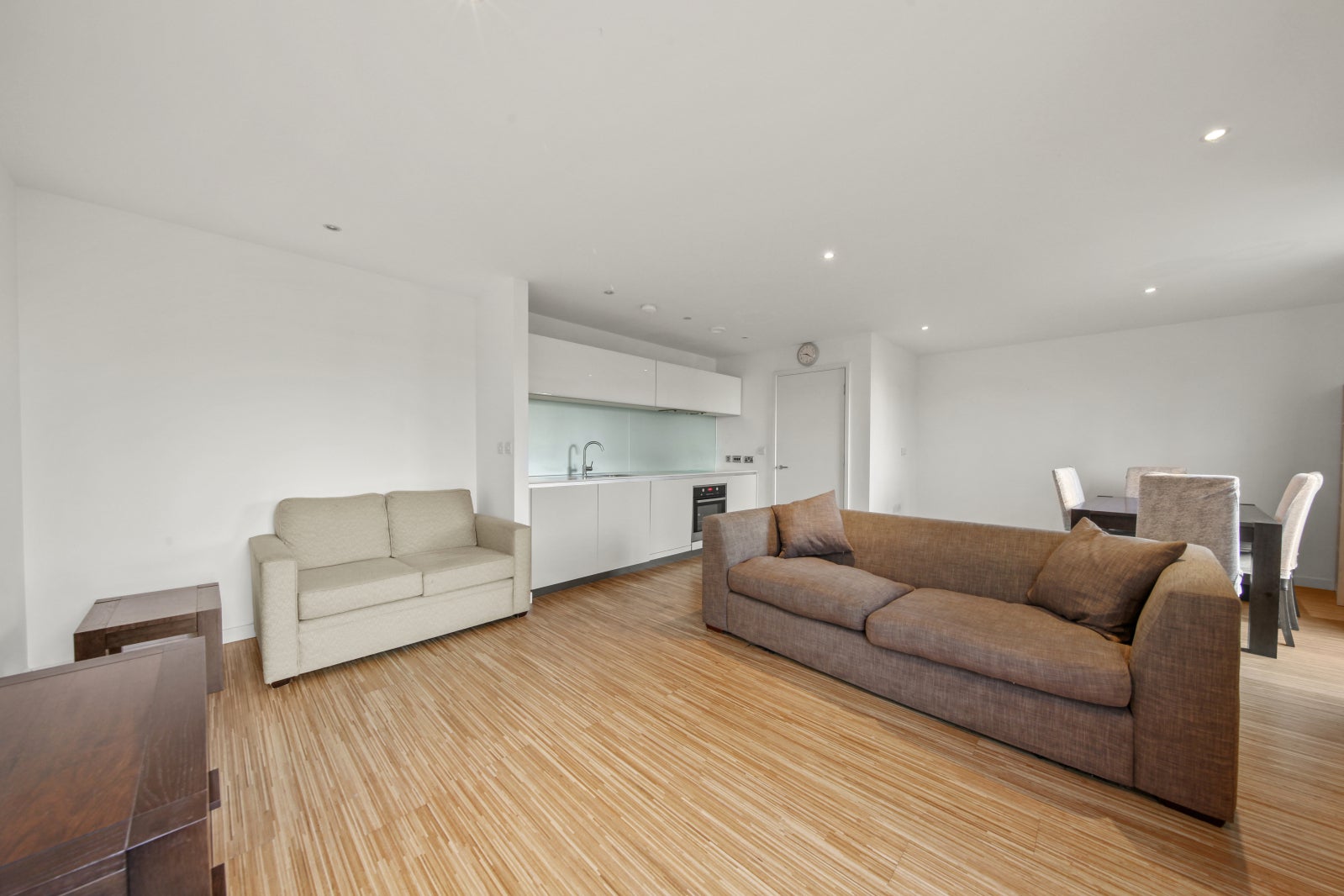 Flat Wingate Square in Greater London