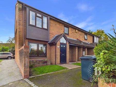 Flat Castle Court in Wem