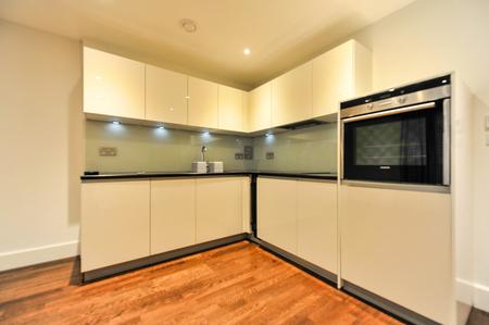 Flat May Bate Avenue in Greater London