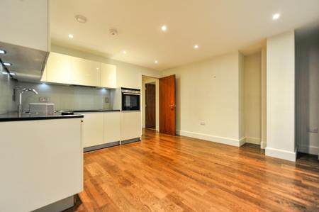 Flat May Bate Avenue in Greater London
