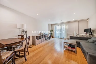 Flat Sudrey Street in London