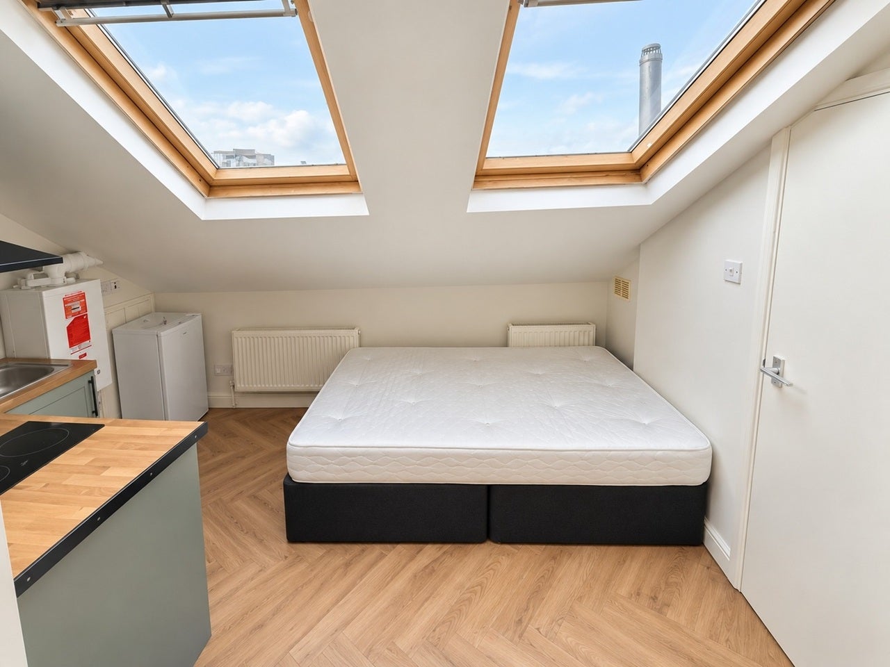 Flat Osbaldeston Road in Greater London