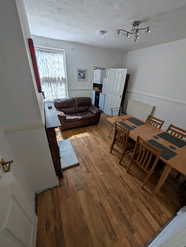 Room Connemara Close in North Warwickshire