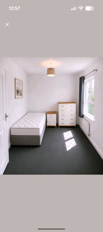 Room Connemara Close in North Warwickshire
