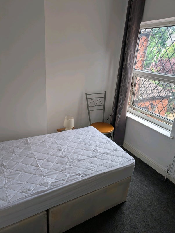 Room Connemara Close in North Warwickshire