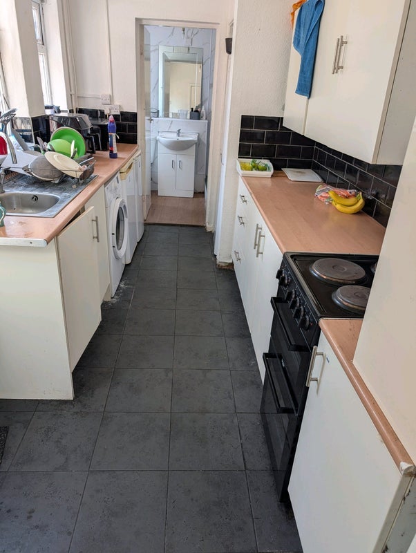 Room Connemara Close in North Warwickshire